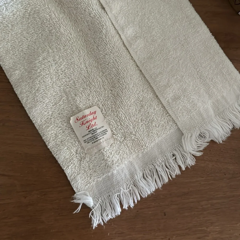 Palm tree finger tip towel